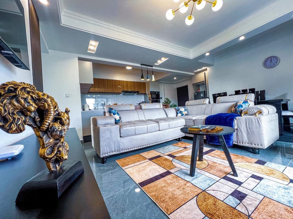 Kitchen or kitchenette, Living room, Seating area, Dining area