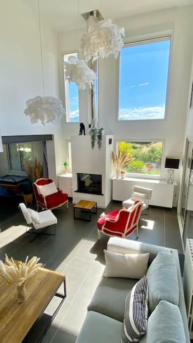 Living room, Seating area