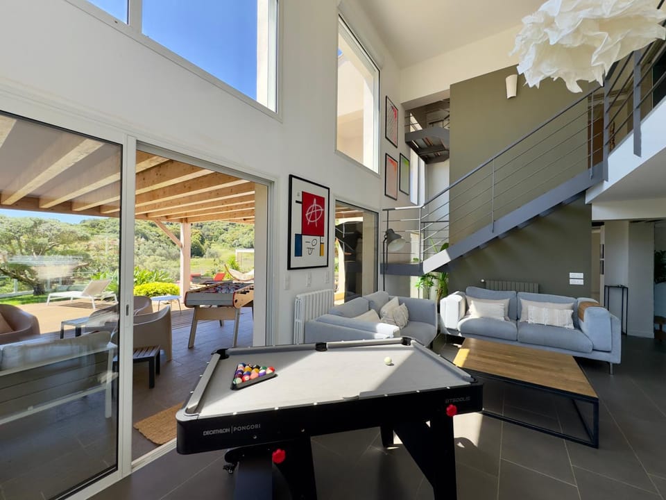 Living room, Seating area
