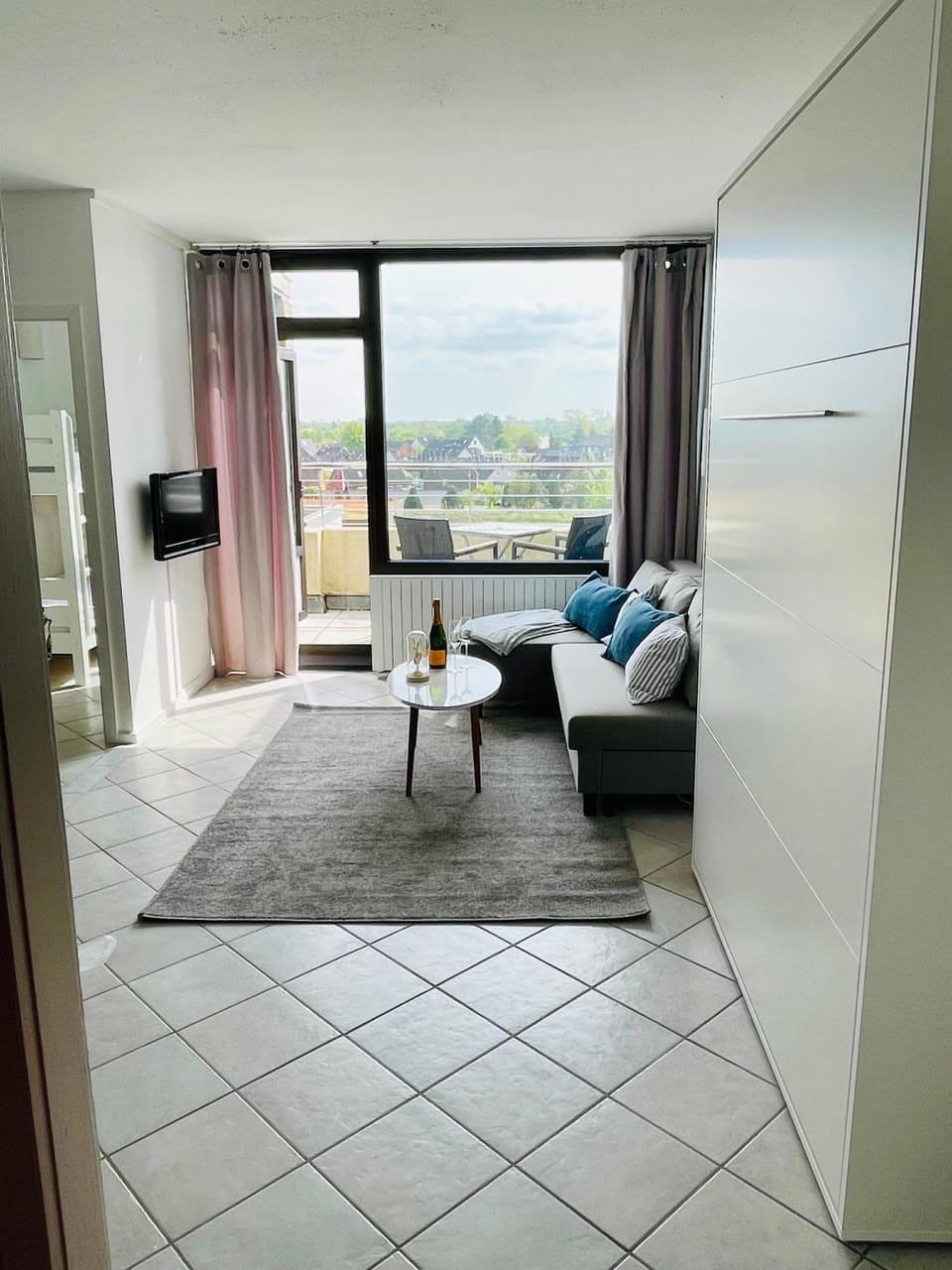 Bed, Living room, Photo of the whole room, Seating area, Bedroom