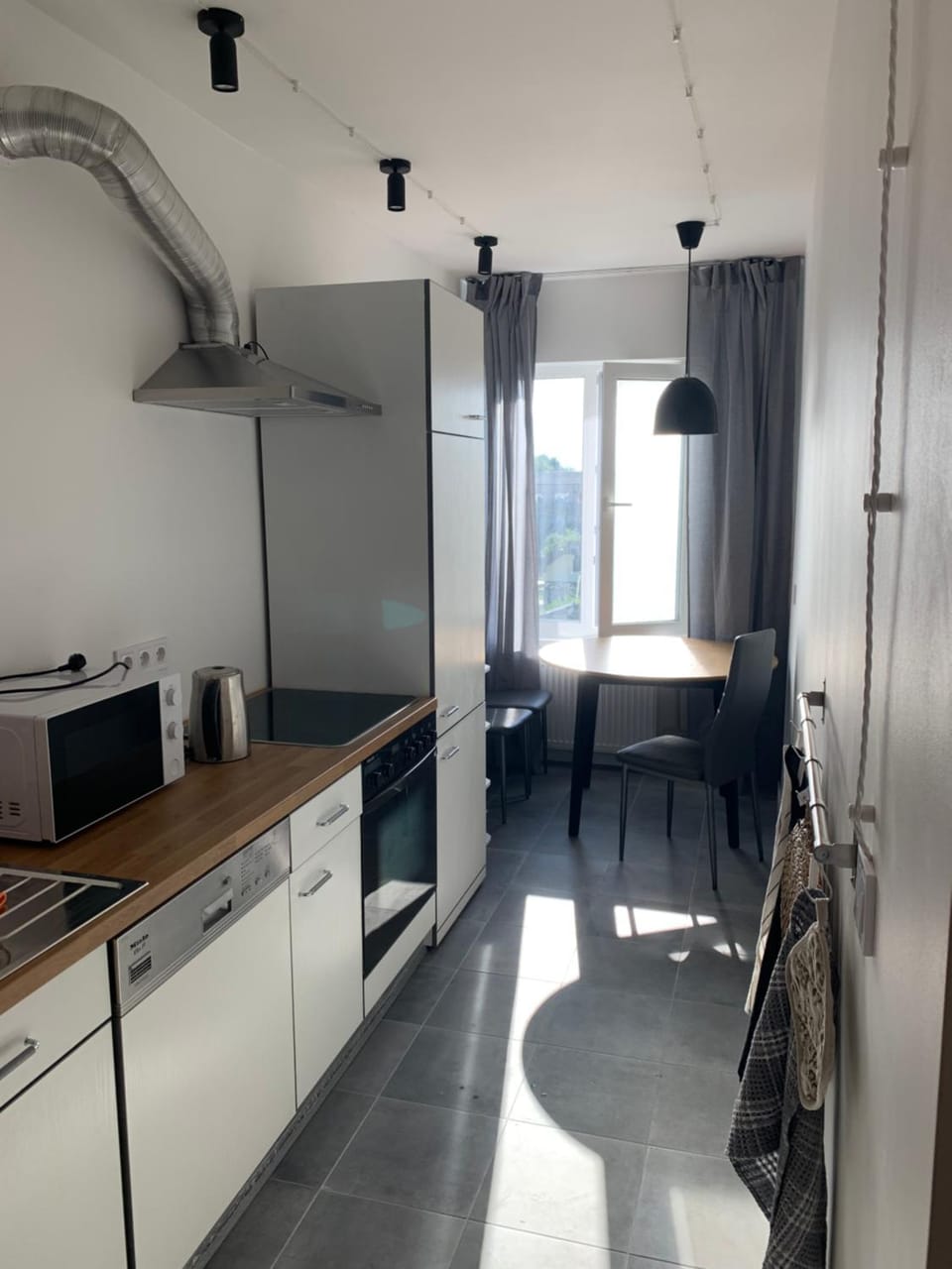 Kitchen or kitchenette, Dining area, dishwasher, microwave, oven, stove