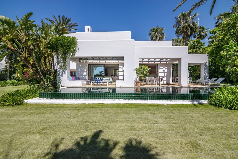 Property building, Day, Garden, Garden view