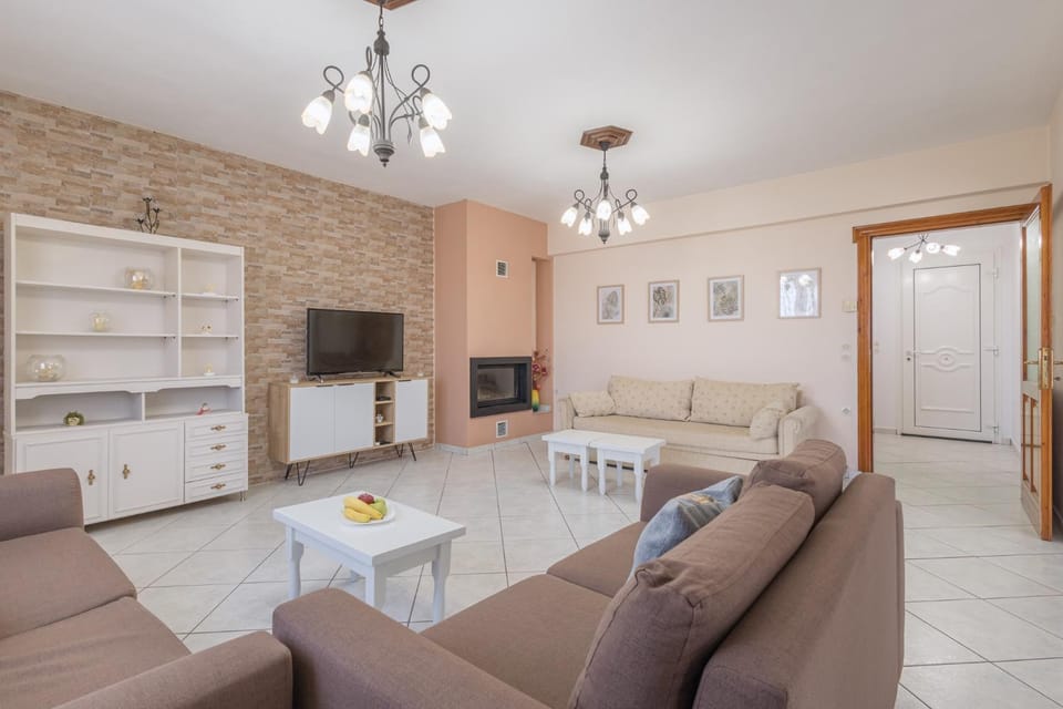 Communal lounge/ TV room, TV and multimedia, Living room, Seating area