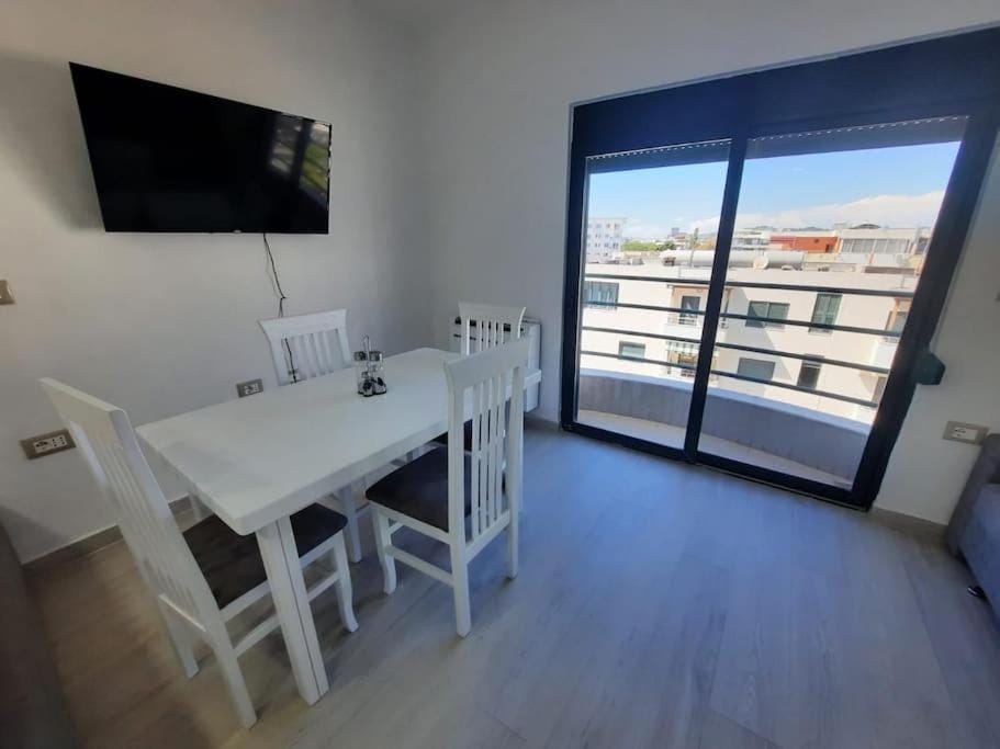 TV and multimedia, View (from property/room), Dining area
