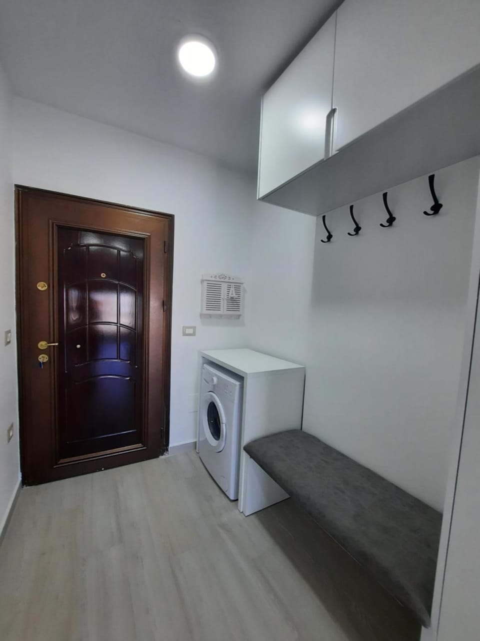 wardrobe, washing machine