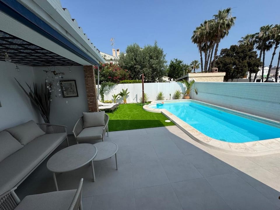 Patio, Pool view, Swimming pool