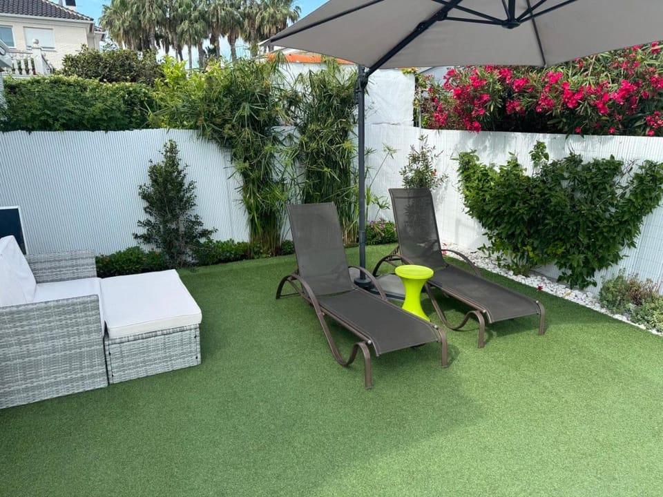 Garden, sunbed