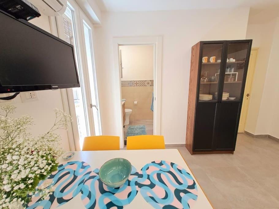 TV and multimedia, Seating area, Dining area, air conditioner