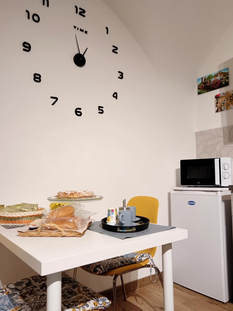 Kitchen or kitchenette, Food and drinks, Dining area, Food, oven
