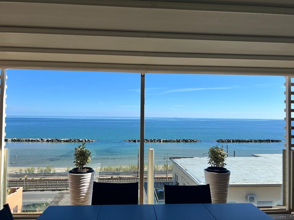 View (from property/room), Balcony/Terrace, Dining area, Beach, Sea view