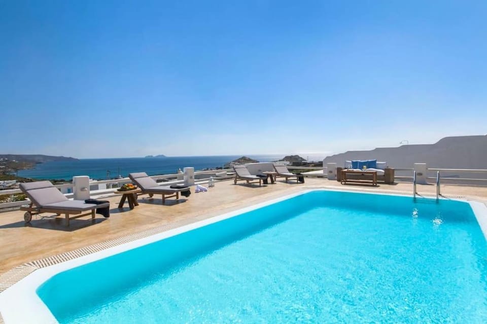 Day, Natural landscape, Mountain view, Pool view, Swimming pool, sunbed