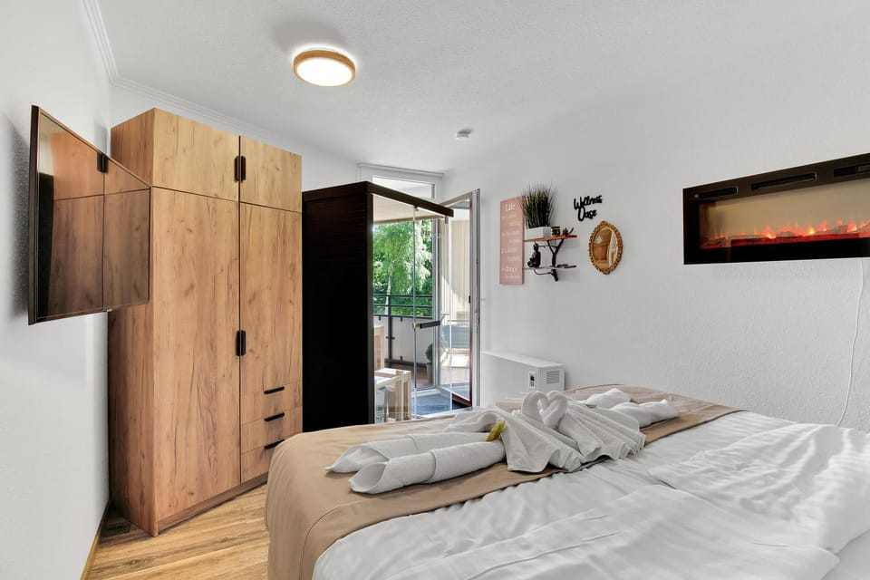 Sauna, TV and multimedia, Bedroom, fireplace