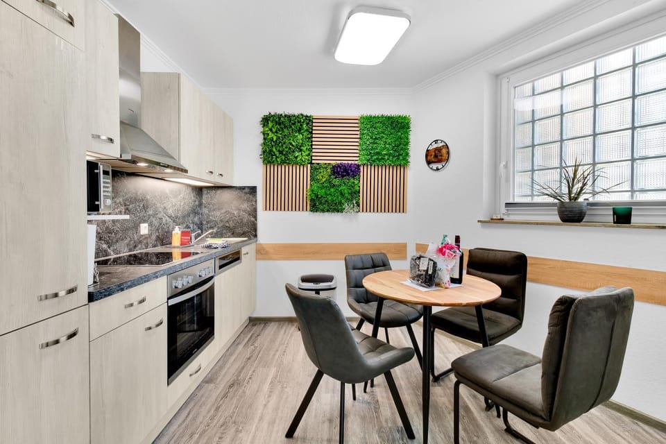 Dining area, kitchen
