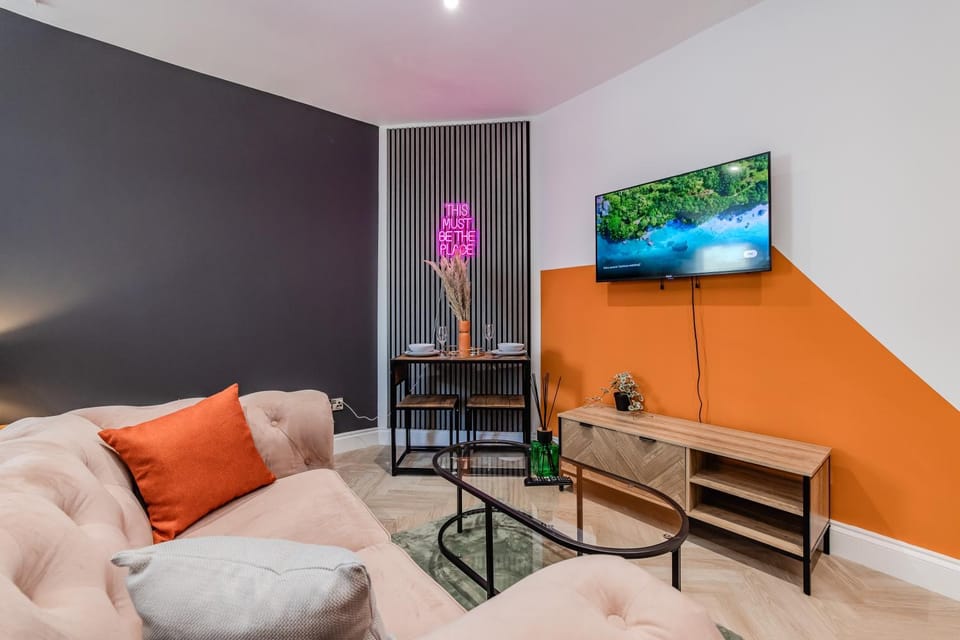 Communal lounge/ TV room, TV and multimedia, Living room, Evening entertainment