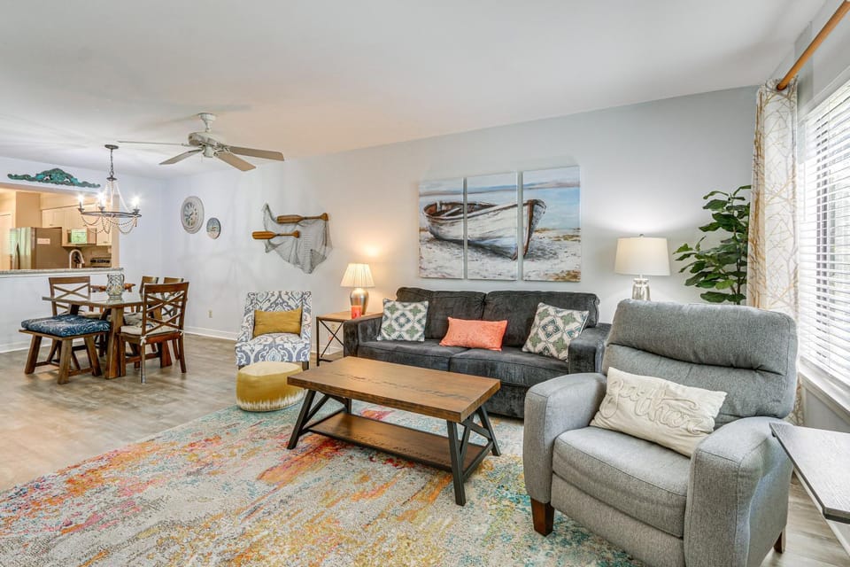 Walk to Beach: Bright Hilton Head Island Villa! Villa in Hilton Head Island