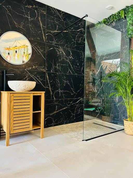 Love Room Toulouse Apartment in Occitanie