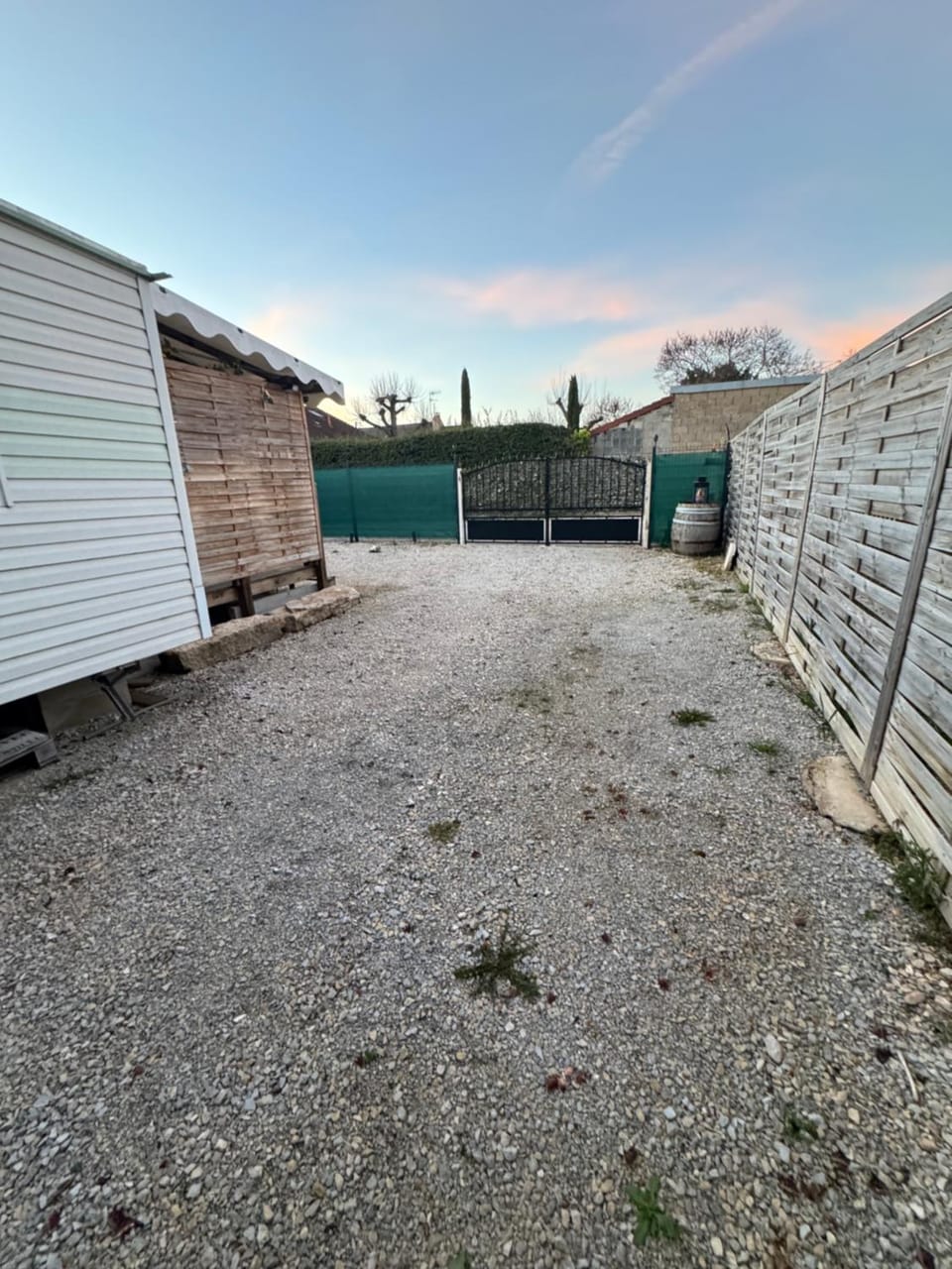 Mobilhome situé côté ville et côté campagne Campground/ 
RV Resort in Beaune