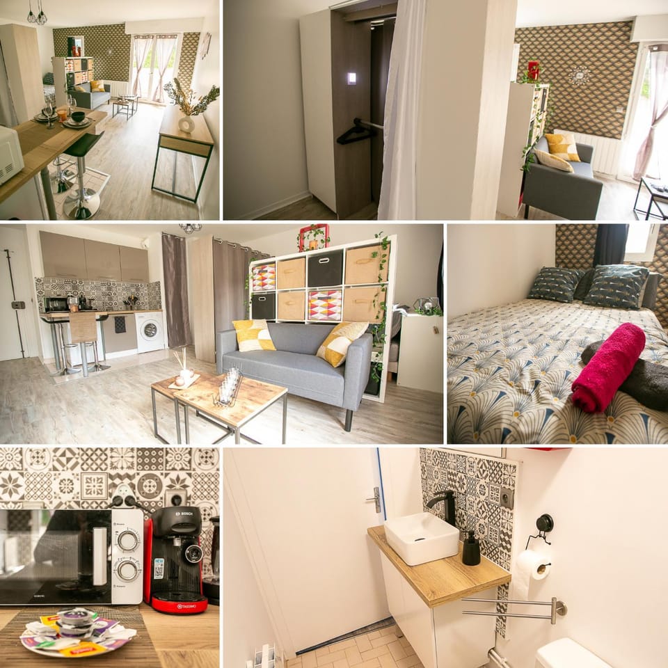 Bed, Living room, Photo of the whole room