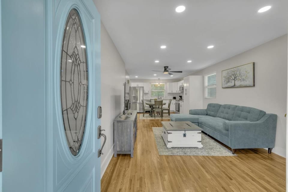 Facade/entrance, Living room, Seating area