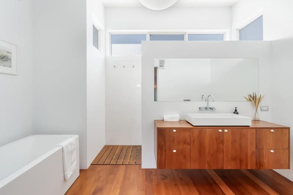 Getaway Hideaway-close to beach Sleeps-8 House in Tasmania