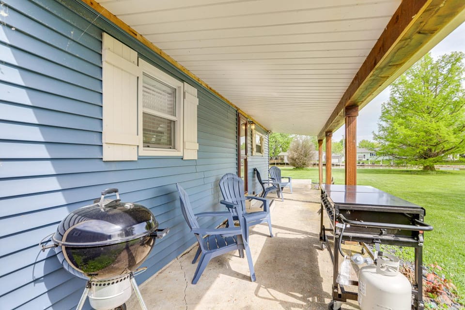 Waterfront Port Clinton Cottage w/ Fire Pit! House in Lake Erie