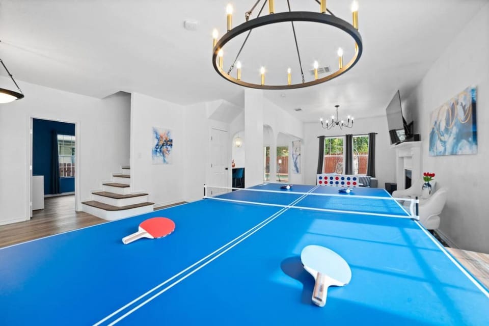 Modern 5 BR with Pool and Games House in San Antonio