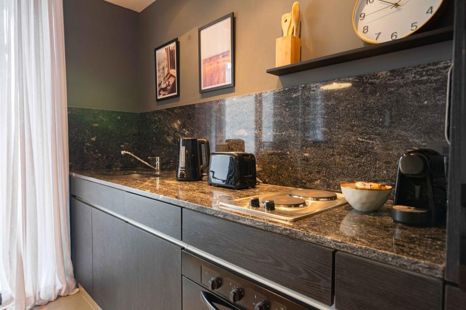 Coffee/tea facilities, toaster