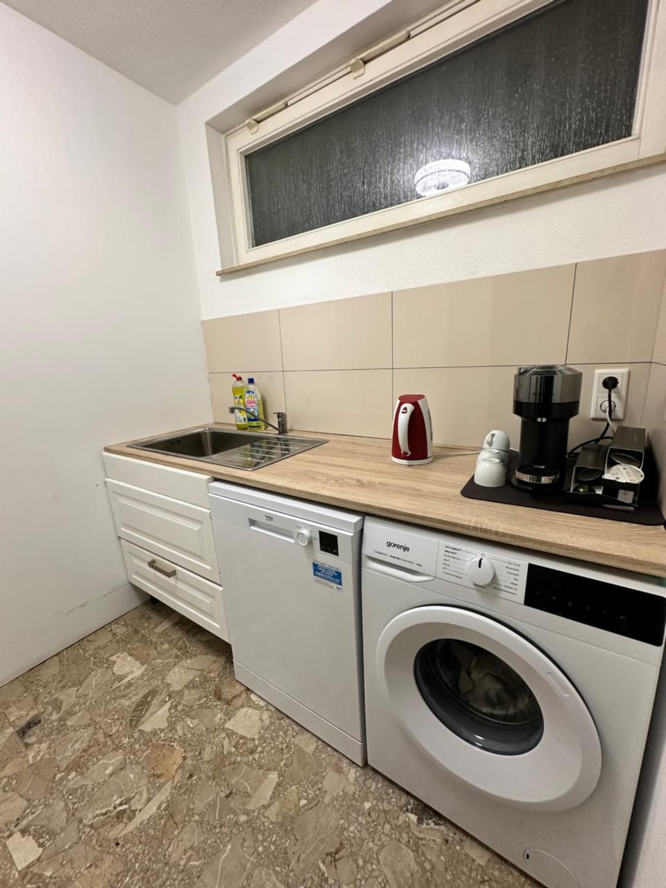 Coffee/tea facilities, dishwasher, washing machine
