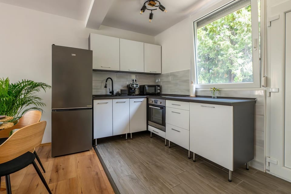 Coffee/tea facilities, Kitchen or kitchenette, Seating area, Alcoholic drinks, Alcoholic drinks, Parking, microwave, oven, kitchen, kitchen