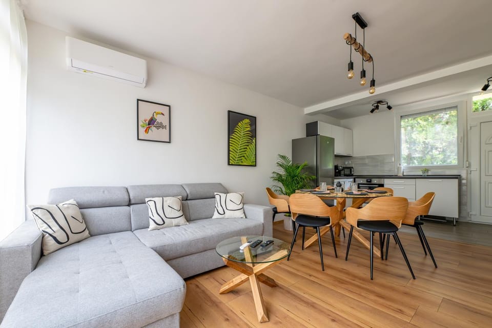 Spring, Winter, Summer, Living room, Decorative detail, Decorative detail, Dining area, Autumn, Entertainment, Entertainment, Seasons, hair dresser, hair dryier, internet, internet, air conditioner, air conditioner
