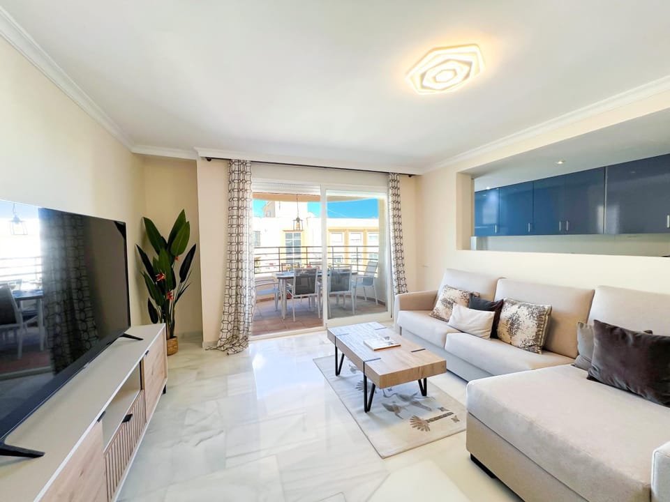 TV and multimedia, Living room, Seating area, Evening entertainment