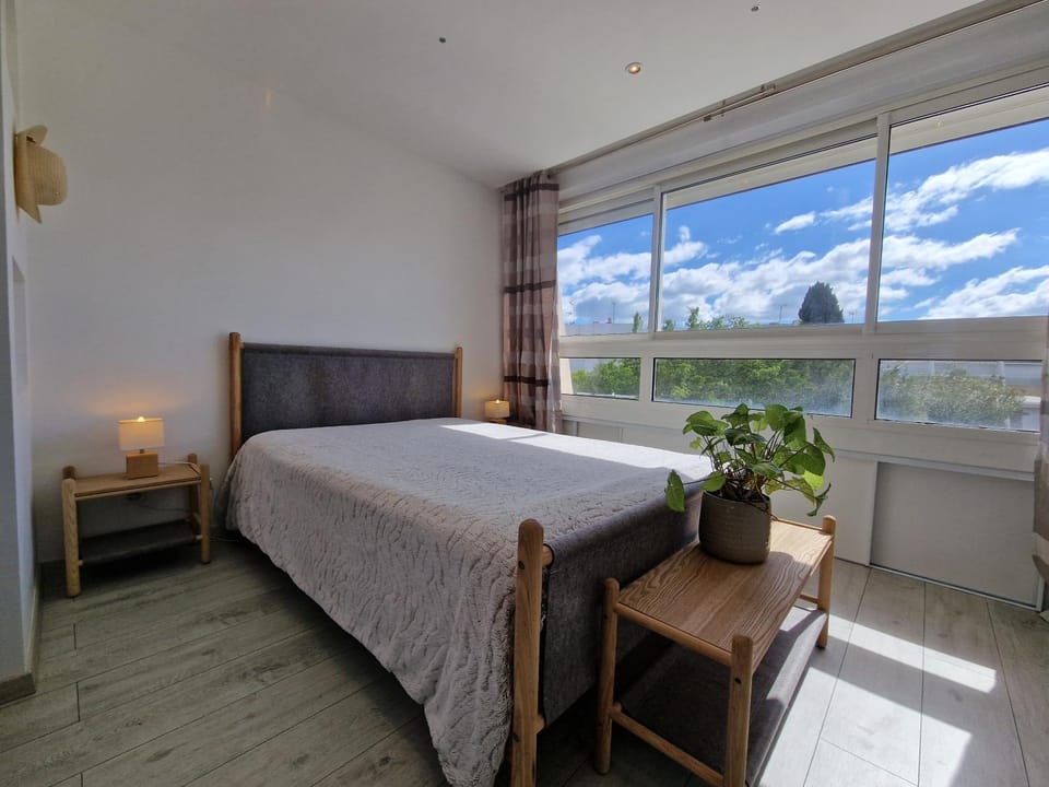 Bed, View (from property/room), Photo of the whole room, Bedroom