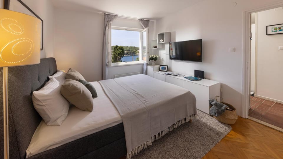 Bed, View (from property/room), Bedroom, Sea view