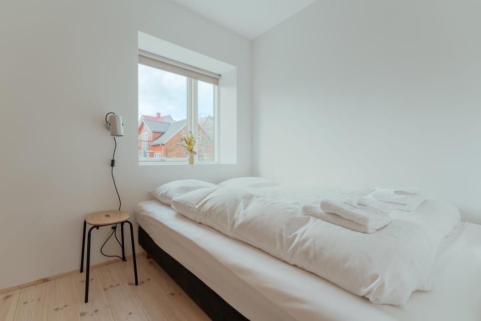 Bedroom, towels