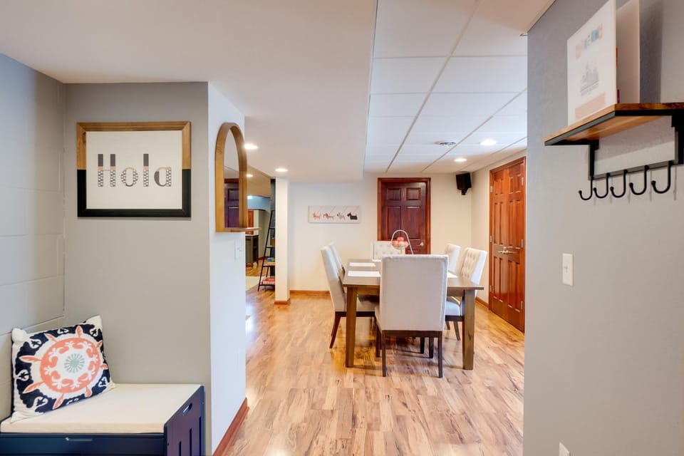 Cozy Milwaukee Apartment w/ Deck, 2 Mi to Airport! Apartment in Milwaukee