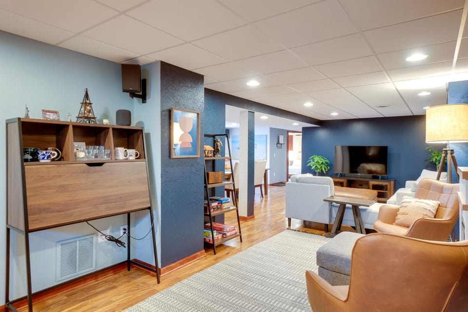 Cozy Milwaukee Apartment w/ Deck, 2 Mi to Airport! Apartment in Milwaukee