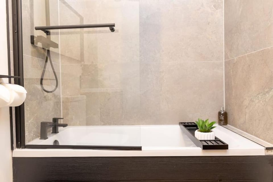 The Berriman Collection Stylish 2 Bedroom Apartment Apartment in Cardiff