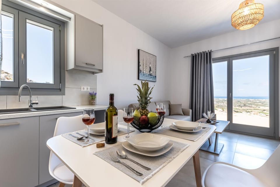 Natural landscape, Kitchen or kitchenette, Dining area, Sea view