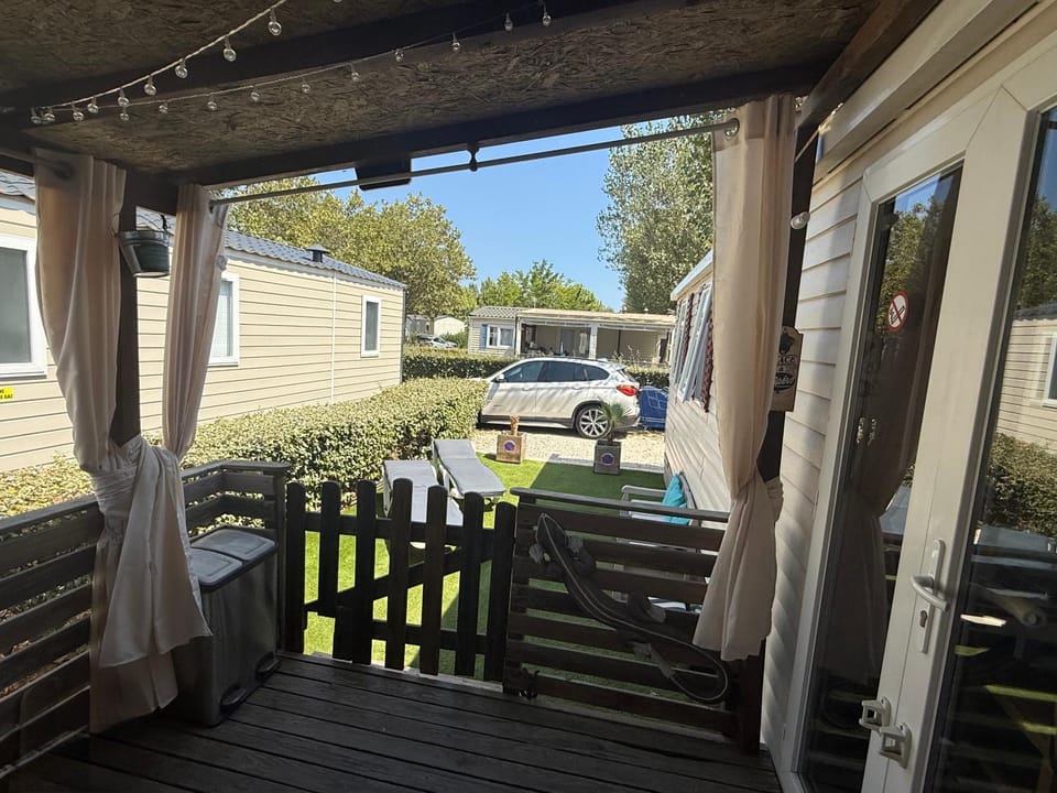 La Carabasse 4 étoiles Mobilhome 6 personnes, 3 chambres tout confort Campground/ 
RV Resort in Vias