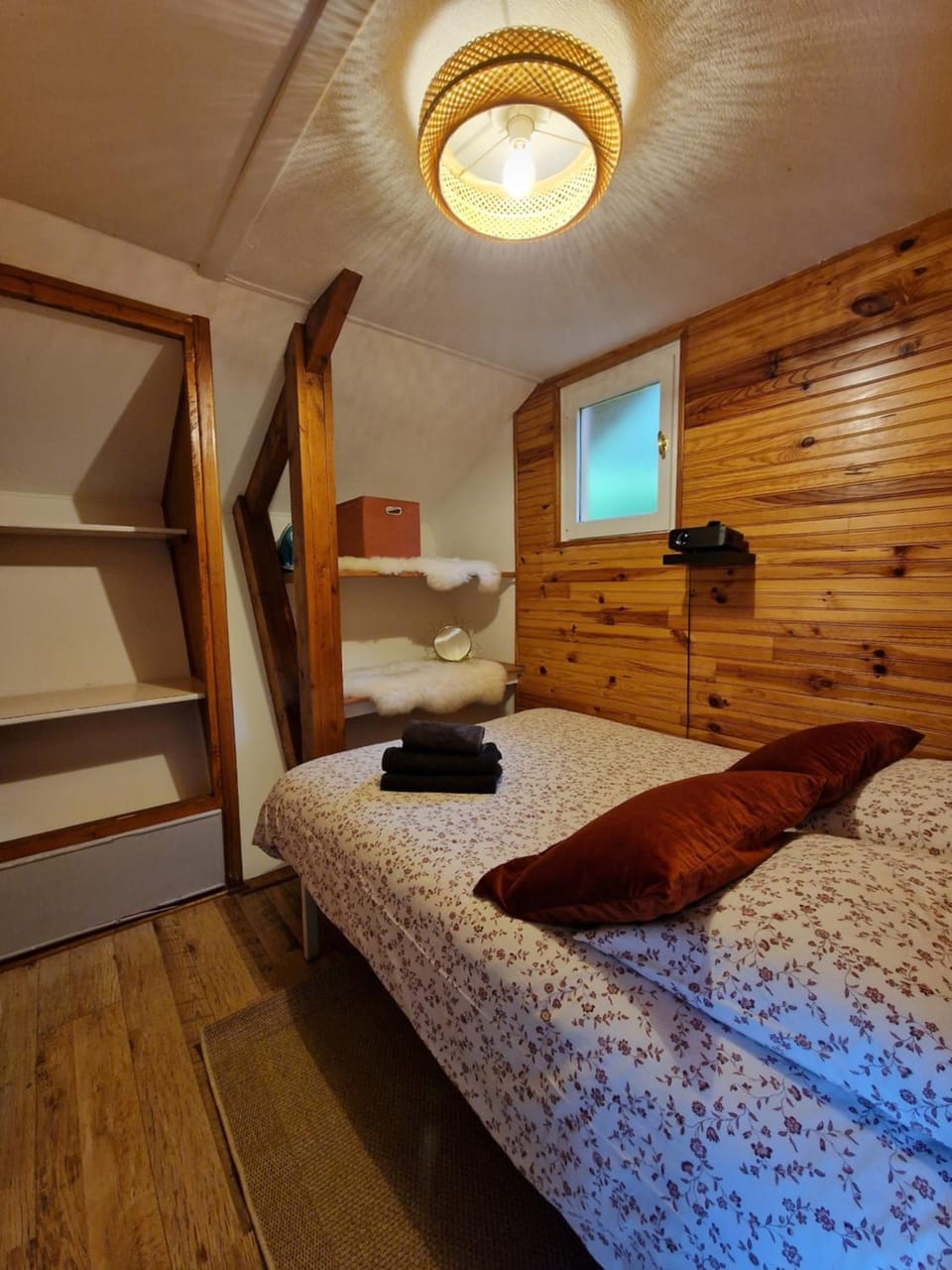 Chalet bord de lac avec piscine 2A Apartment in Provence-Alpes-Côte d'Azur