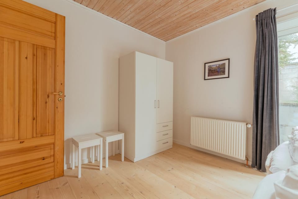 Bedroom, wardrobe