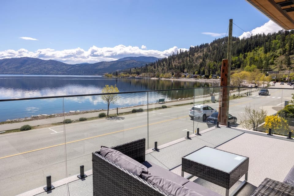 Lake view, Street view, Location