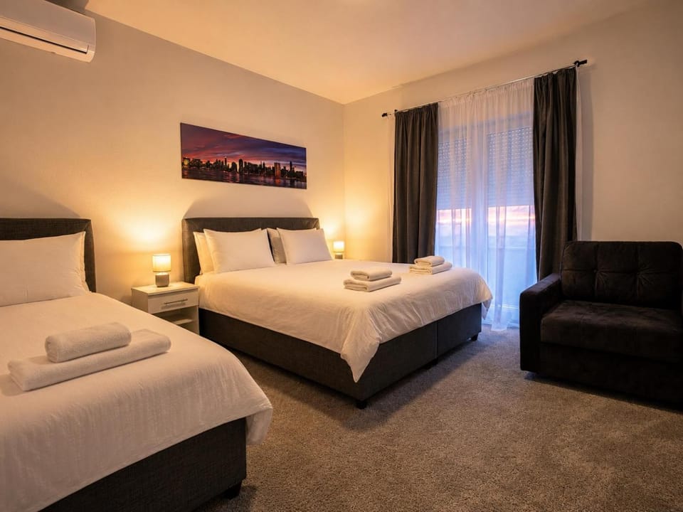 Bed, Photo of the whole room, Bedroom, air conditioner