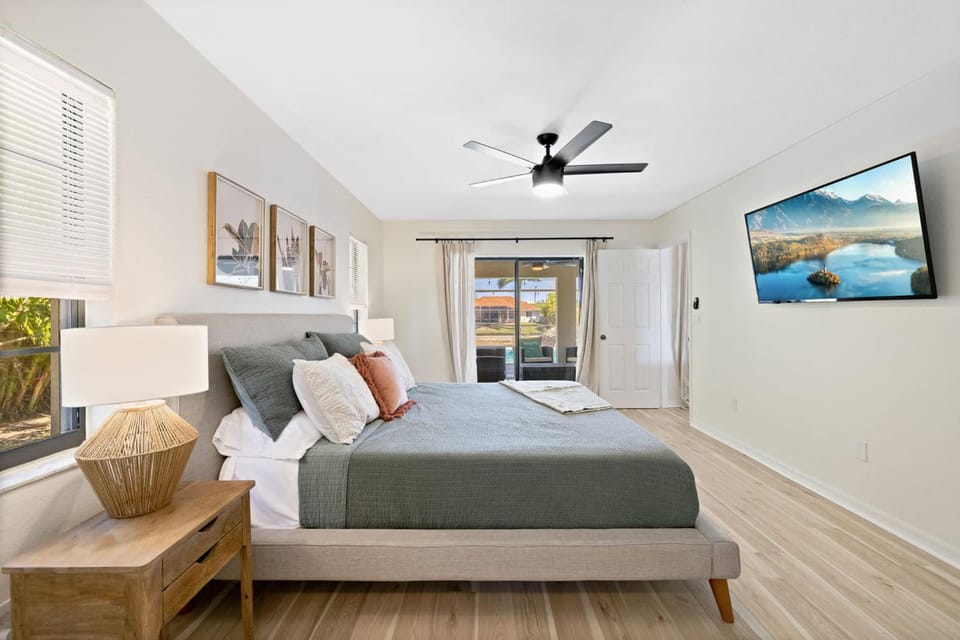 Bed, TV and multimedia