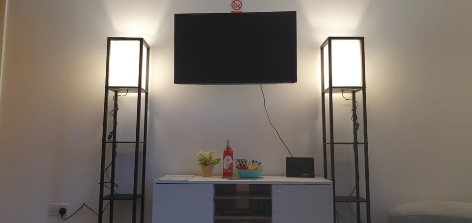 Communal lounge/ TV room, TV and multimedia, Evening entertainment