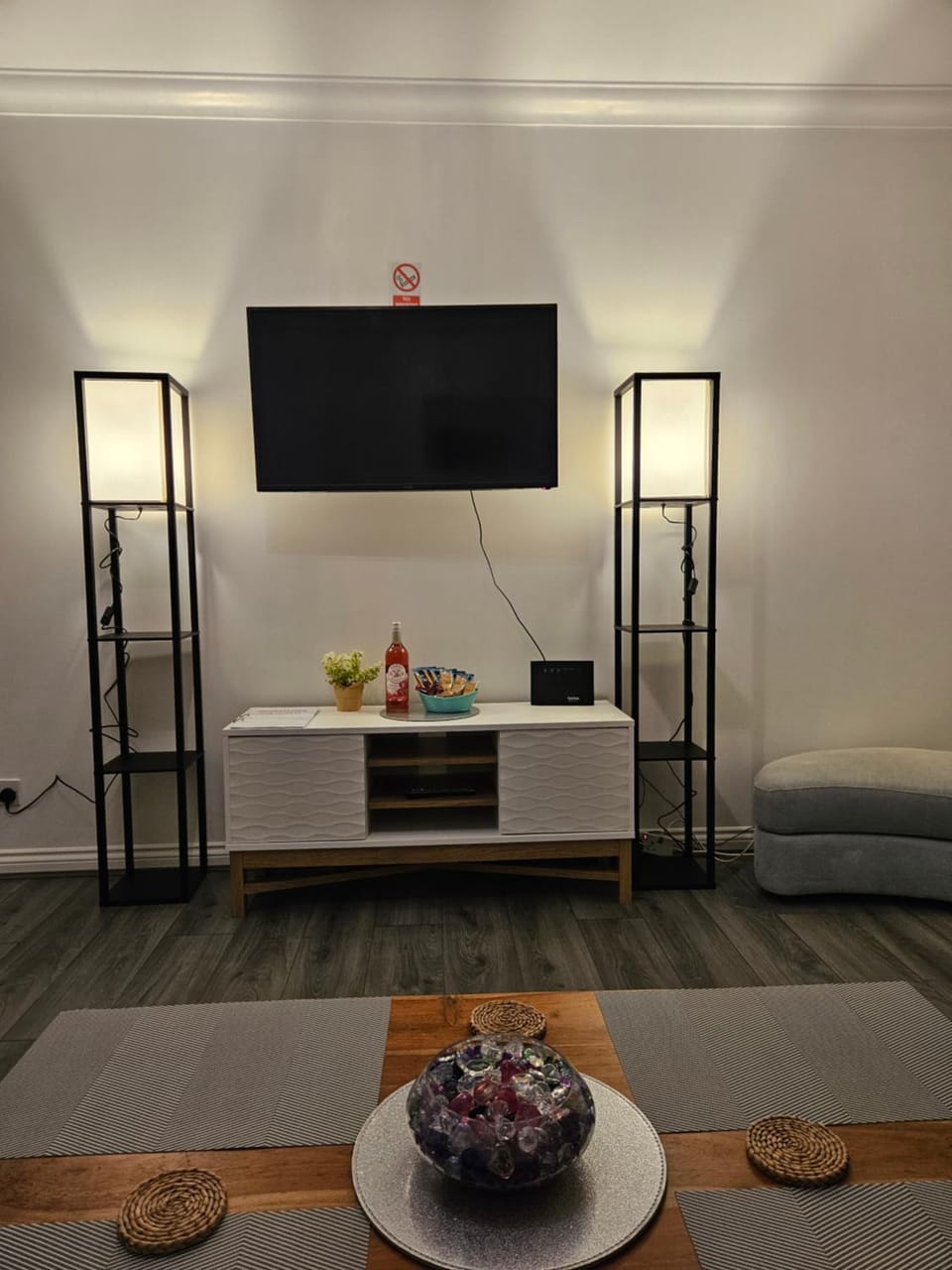 Communal lounge/ TV room, TV and multimedia, Seating area, Evening entertainment