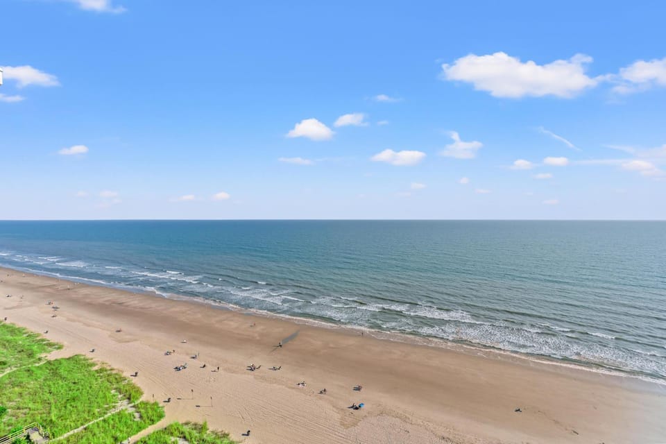 Bay Watch Resort M 1811-Oceanfront-Crescent Beach House in North Myrtle Beach