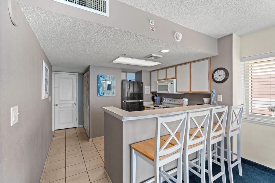Bay Watch Resort M 1811-Oceanfront-Crescent Beach House in North Myrtle Beach