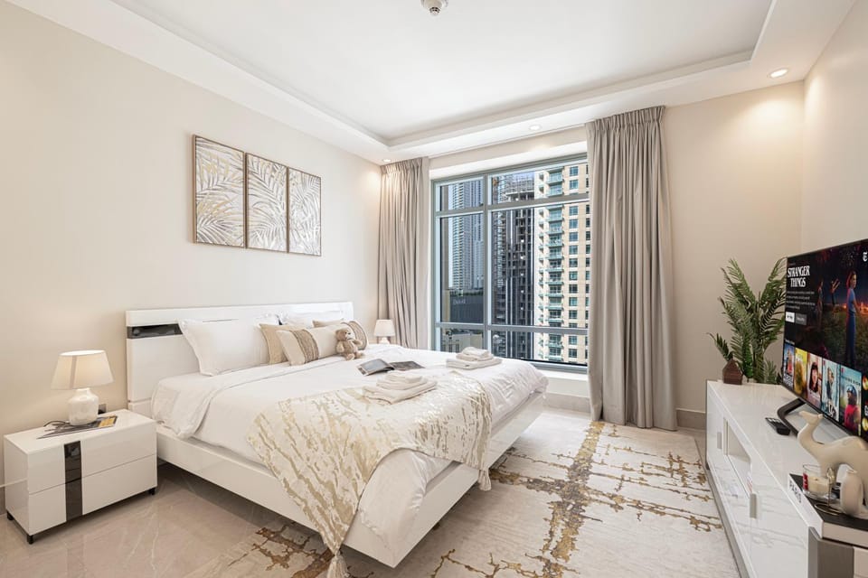 Bed, TV and multimedia, Bedroom, hair dresser, towels