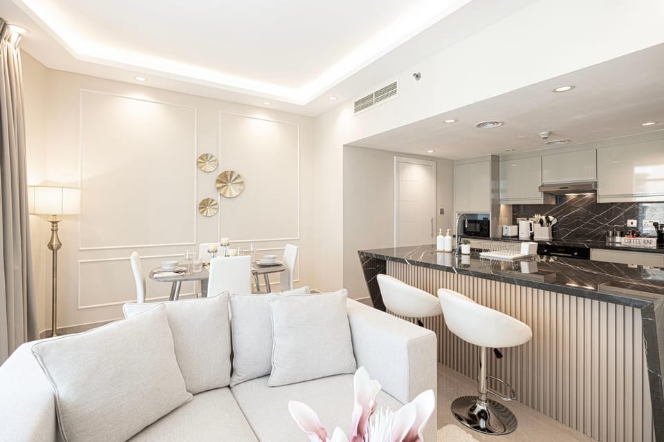 Coffee/tea facilities, Kitchen or kitchenette, Living room, Seating area, Dining area, minibar